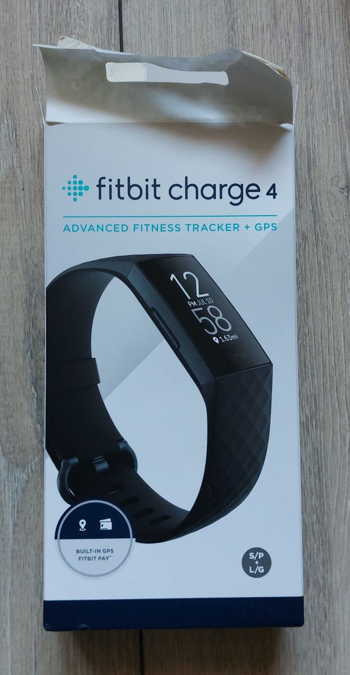 Fitbit Charge 4 fitness tracker + brățări rezervă