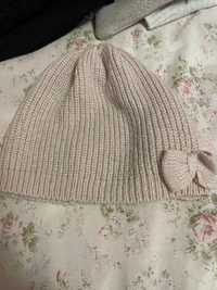 Детска шапка ,плетена с брокат