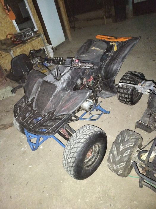 Vând 3 ATV de 107