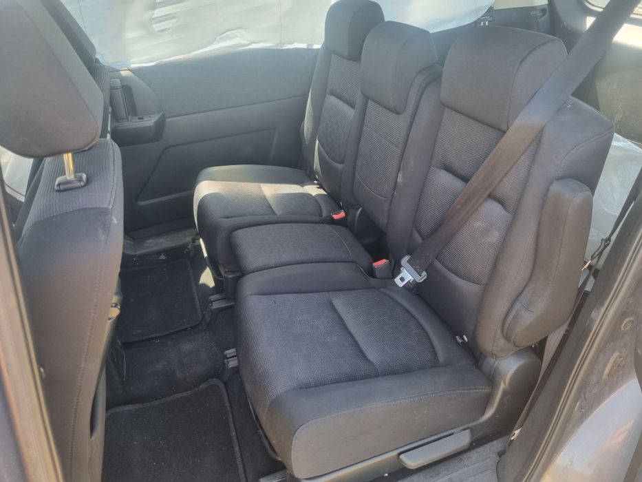 Dezmembrez Mazda 5 2.0 diesel 2010