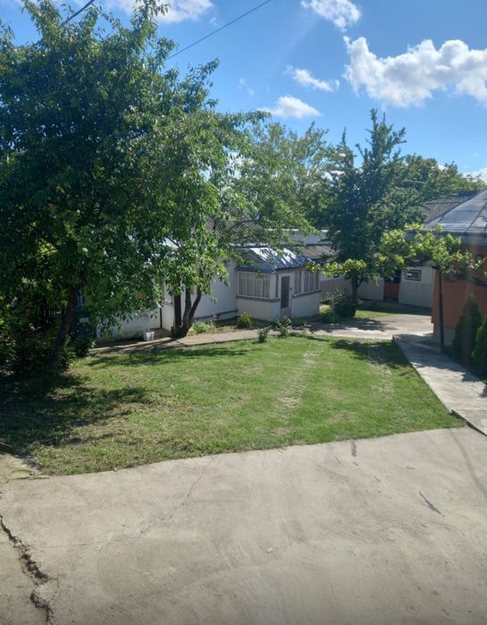 Vand casa renovata locuibila cu 2 dormitoare bucatarie si baie