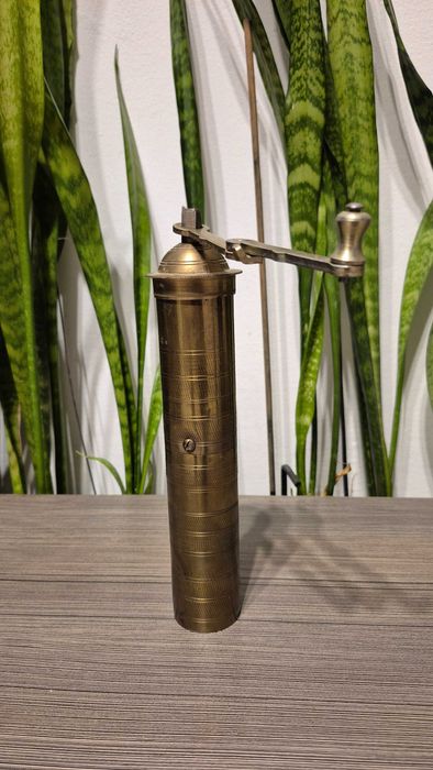 Стара Метална Мелница за кафе и подправки