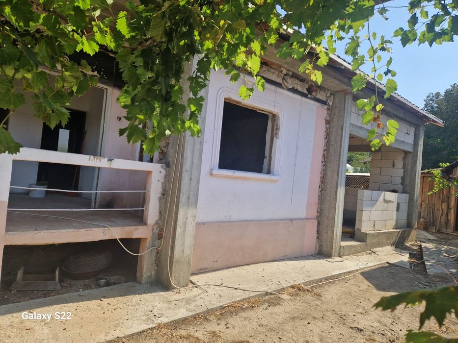 Casa de vanzare la 1 km de melinesti