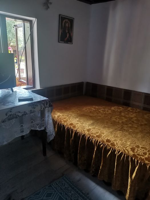 Vând doua corpuri de casă