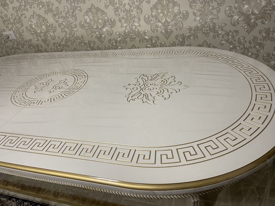 Стол для гостиной