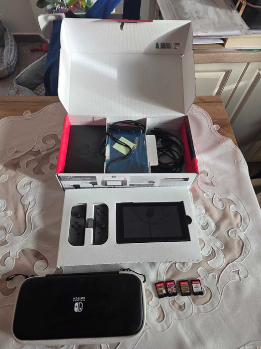 Vand Nintendo Switch + husa + 4 jocuri