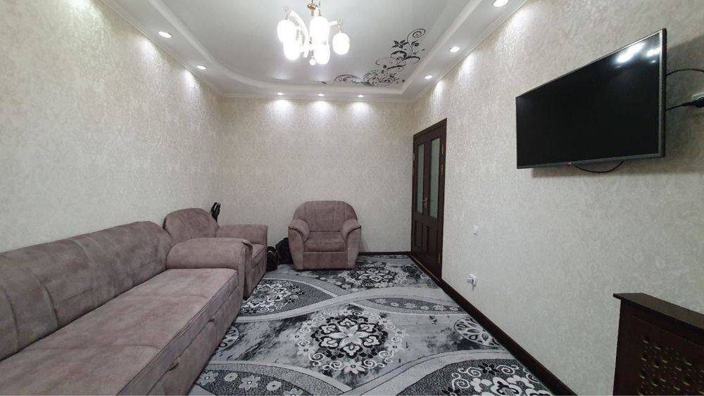 Продаю срочно раскладной диван и два кресла