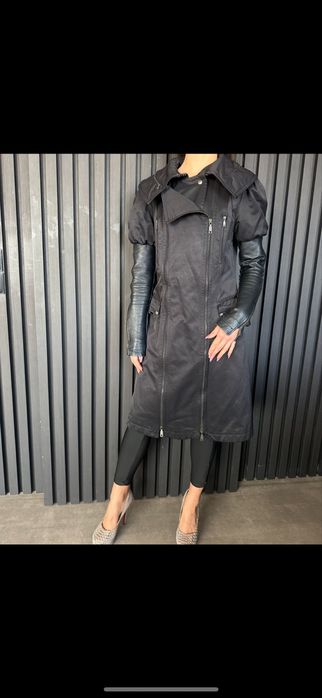 Продавам тренч сатен с кожа