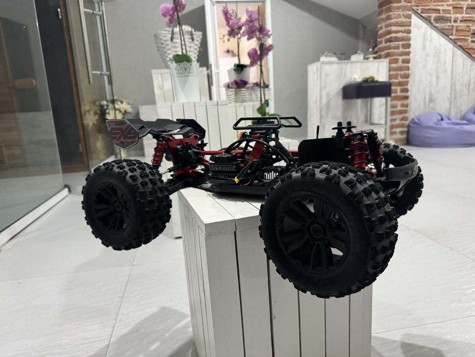 Здравейте представям ви 1/8 ARRMA KRATON EXB 6S