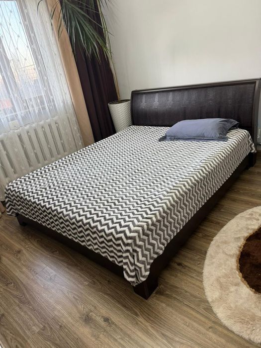 Двуспальная кровать с матрасом