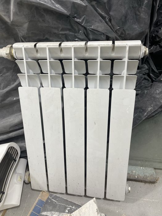 Продаются 2 батареи , алюминевые  ,состояние хорошее .2 шт