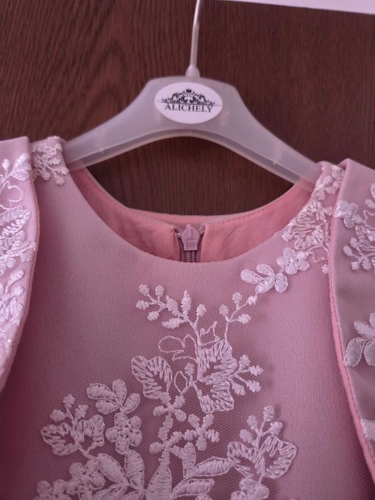 Децка рокля за повод