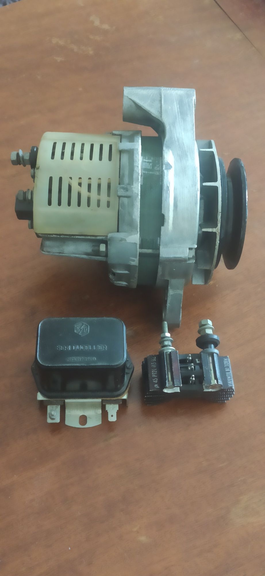 Vând alternator tractor