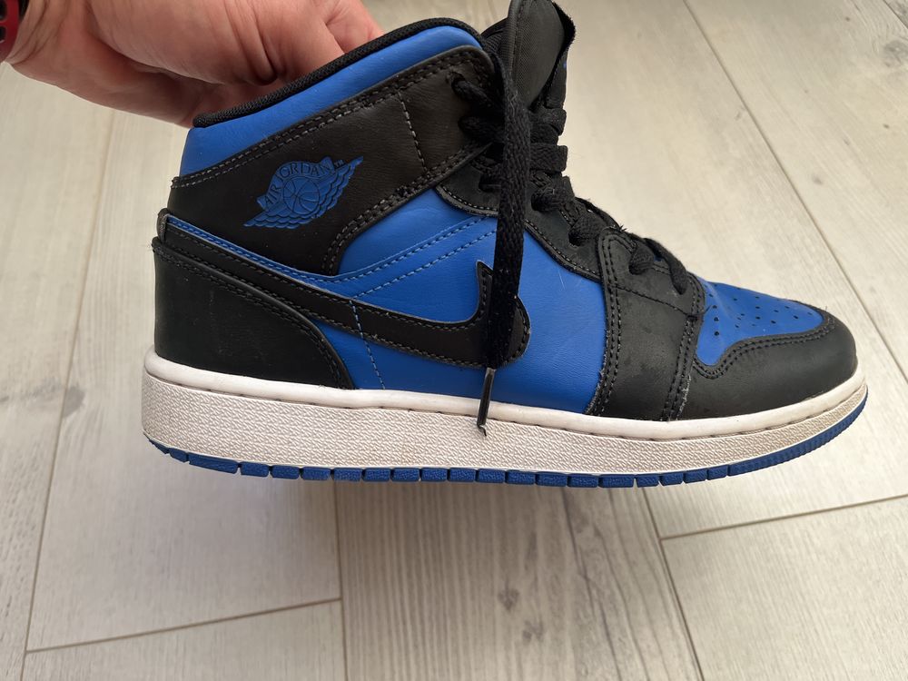 Оригинални кецове Air Jordan 1 MiD номер 38.5