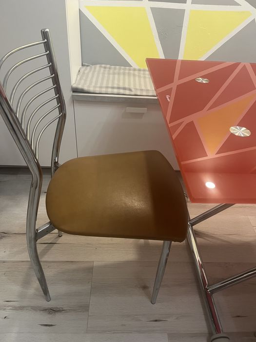 Masa din sticla cu 4 scaune