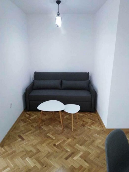 Дава се под наем Двустаен апартамент в Бургас, Център - 50 кв.м за 408 € - Снимка #2