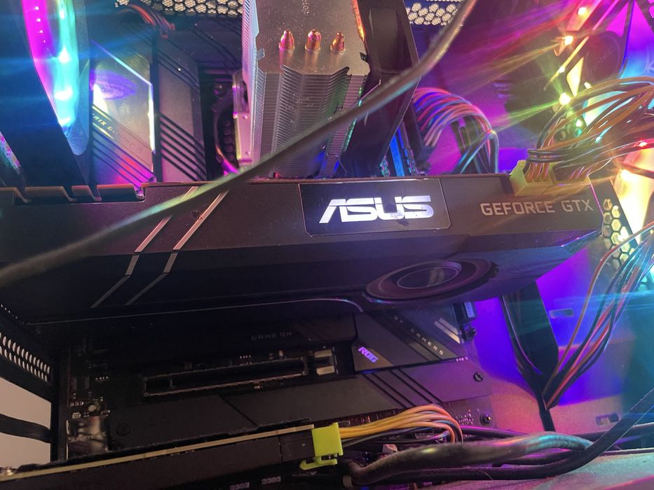 PC Gaming i7-10700 , 1080TI 11GB , 32 gb ram , rog strix z590-F gaming