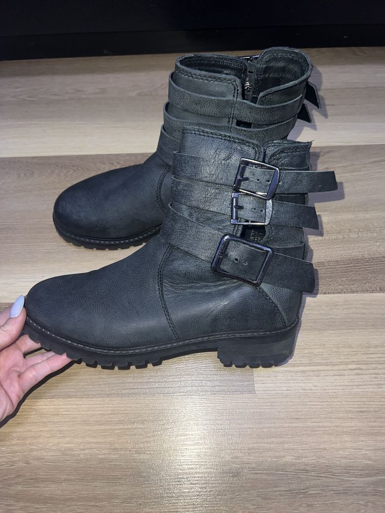 Ghete/ Bocanci piele Pull&Bear 36