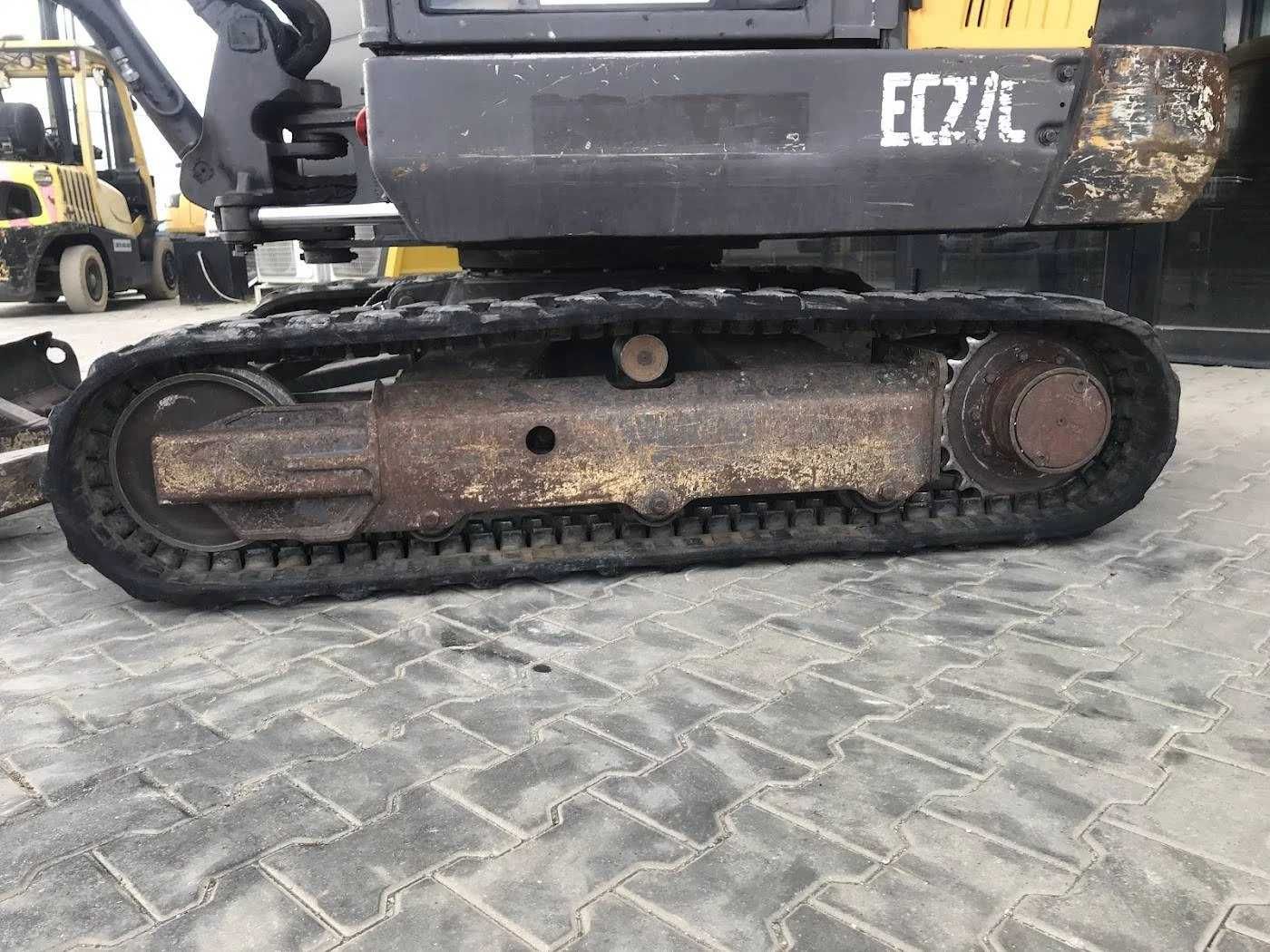 Багер Volvo EC27C