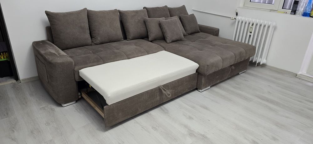 Coltar extensibil impecabil cu spațiu depozitare (perne incluse)