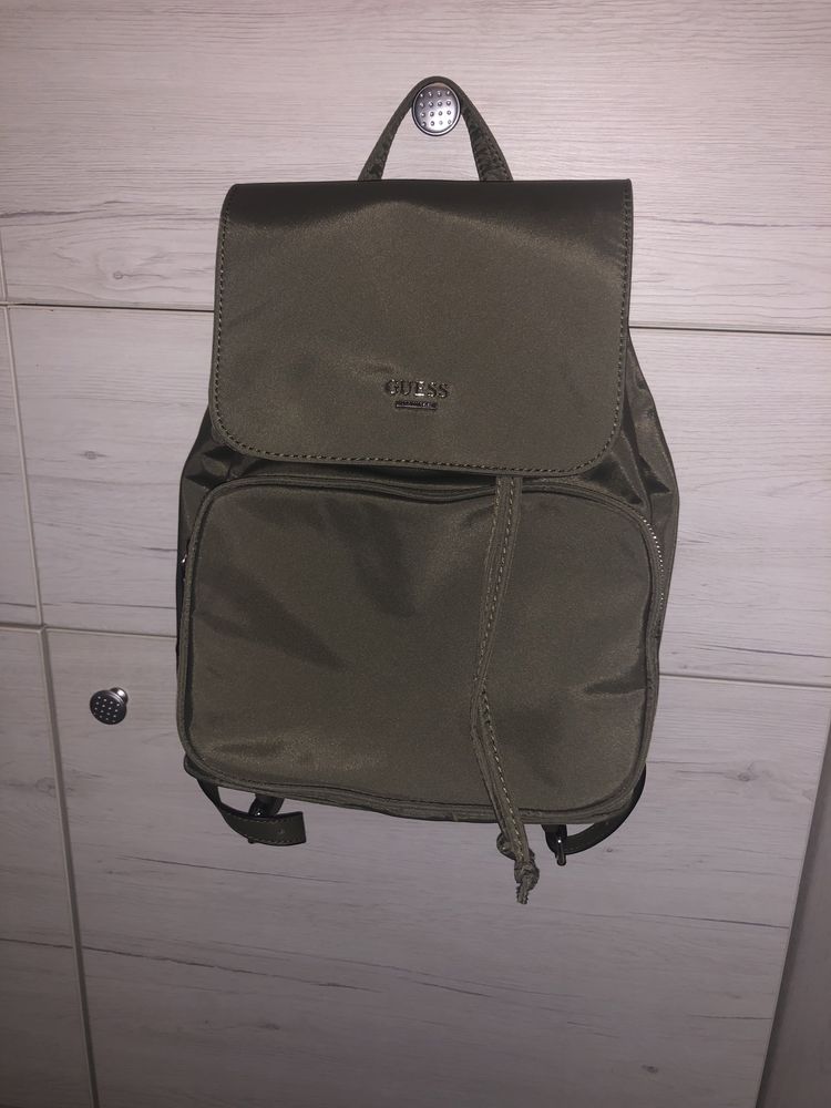 Rucsac Guess nou și original