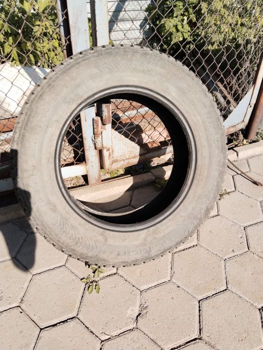 Продам резину б/у шипованную