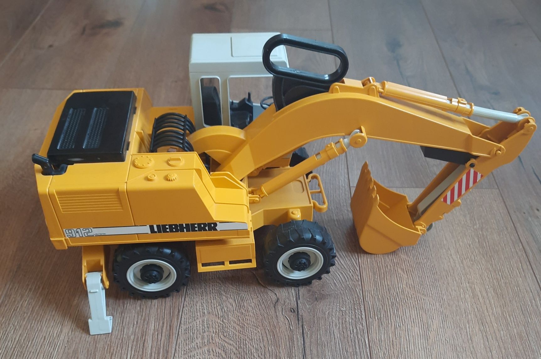 Багер Bruder Liebherr