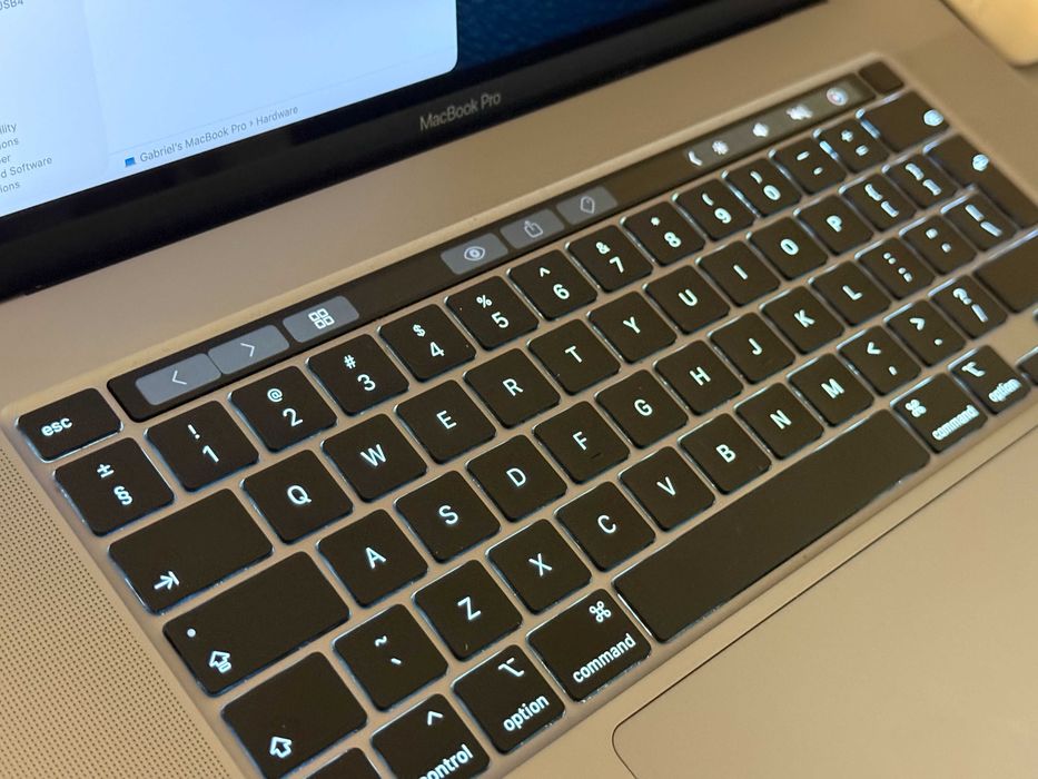 MacBook Pro 16" (2019) i9 / 16GB RAM - 1TB+8GB video – Stare Perfectă!