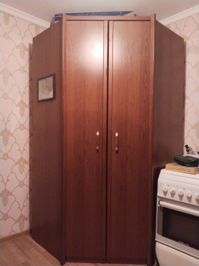 Шифонер угловой в хорошем состоянии