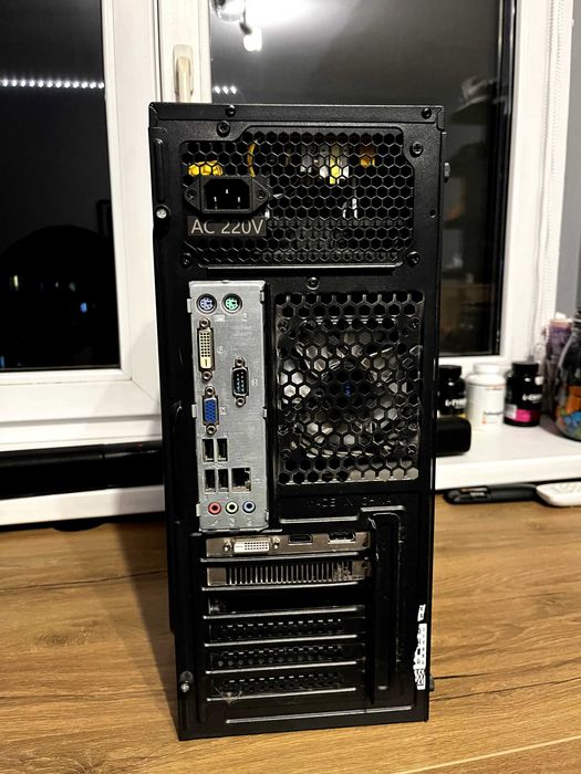 PC Gaming i7 + RX550 + Monitor + RGB + PS4 Controller-Full Pachet!