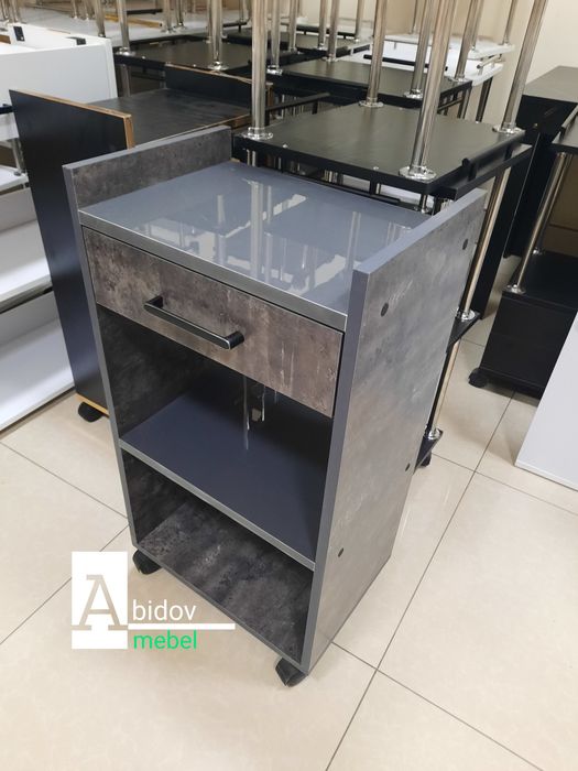 Тумбочка  , помощница  , тележка , каталка  для салона красоты .