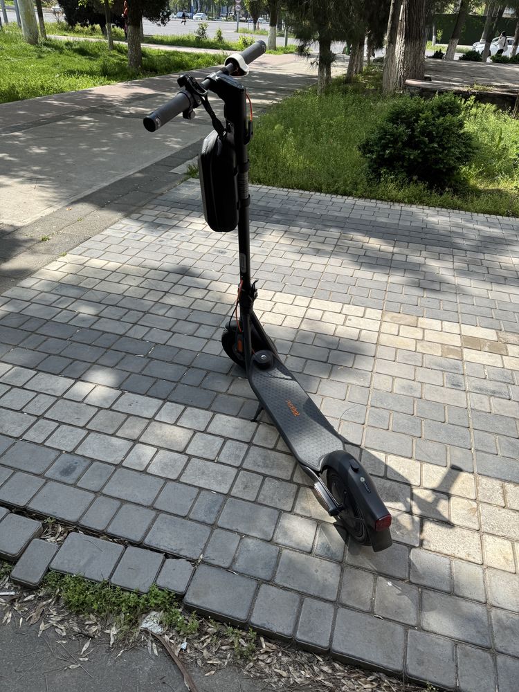 Продам электросамокат Ninebot f2 plus