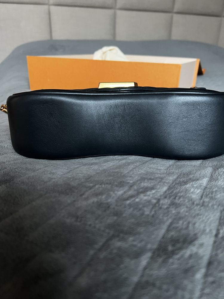 Чанта Louis Vuitton New Wave MM