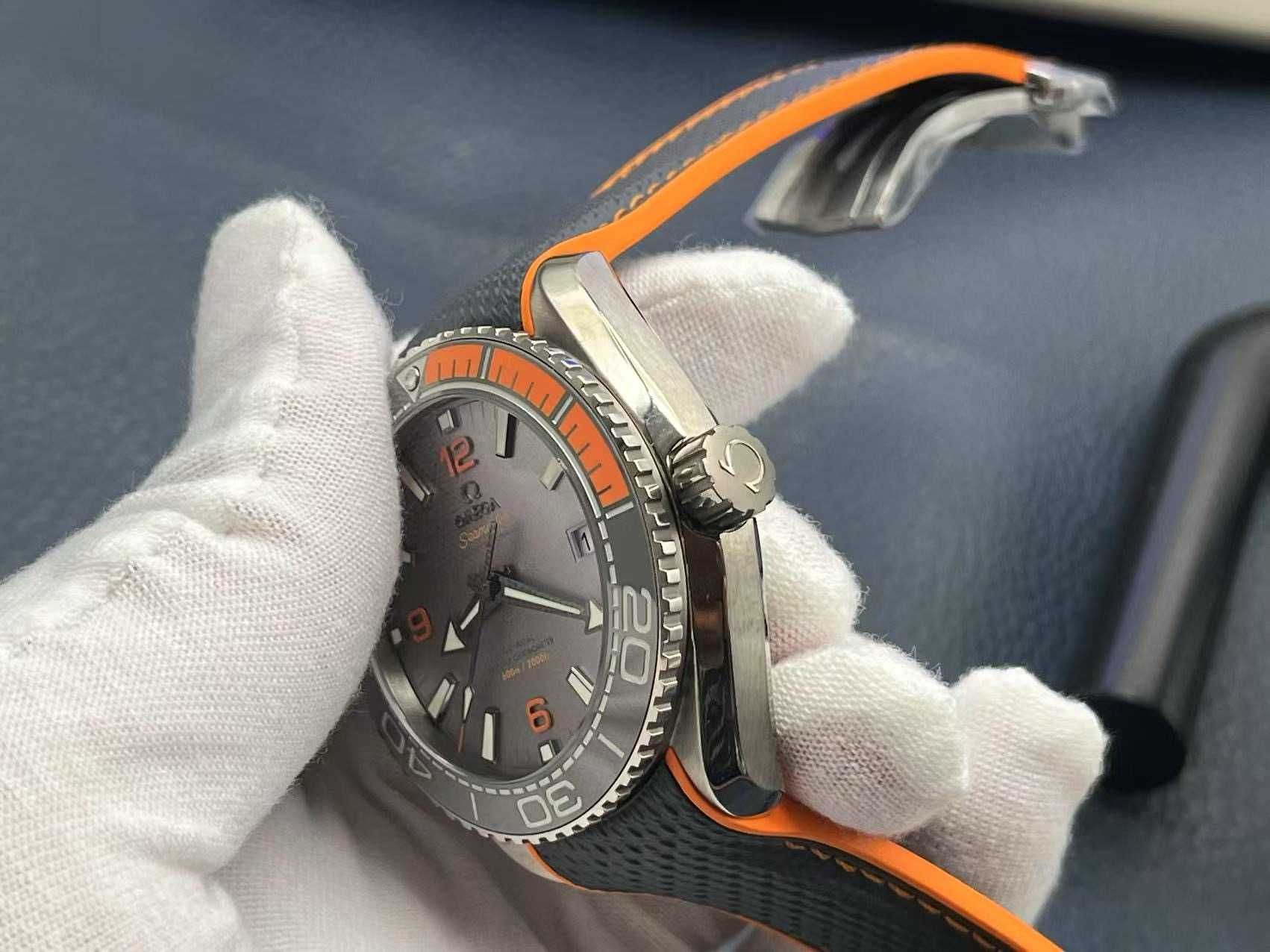 omega seamaster Сив