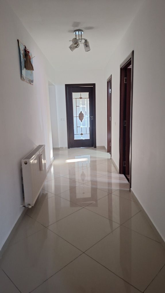 Casa de vanzare  cu 4 camere constructie noua 2015