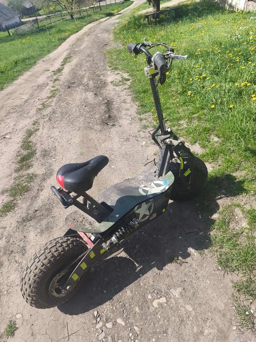 Vând trotineta electrica