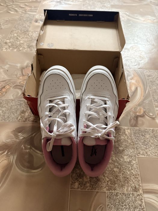 Продаю спортивные кроссовки