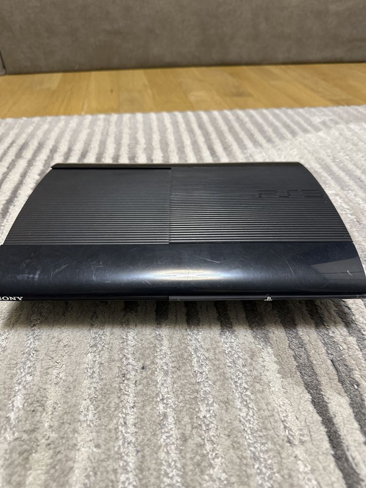 Playstation 3 в перфектно състояние заедно с други продукти, в профила