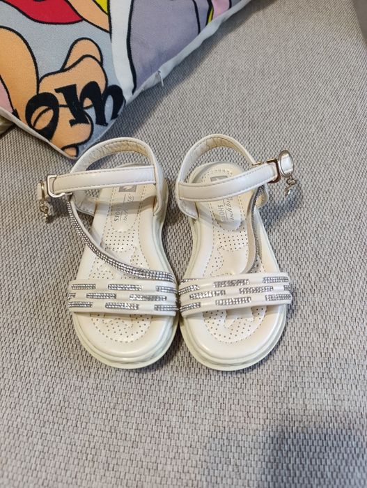 Продам новые сандали