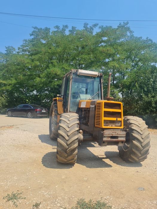 Vând tractor Renault 133.14
