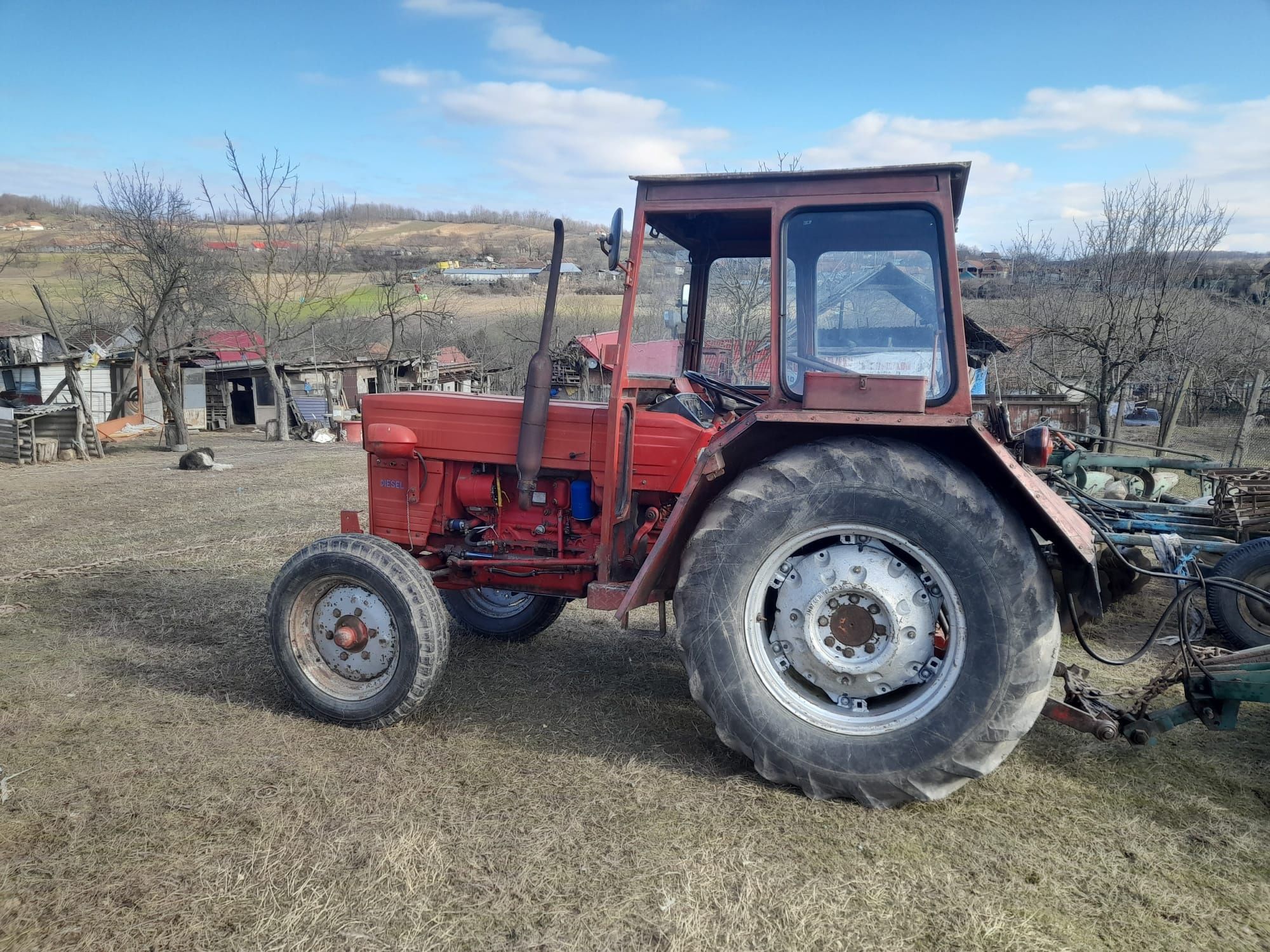 Vând tractor U550înmatriculat