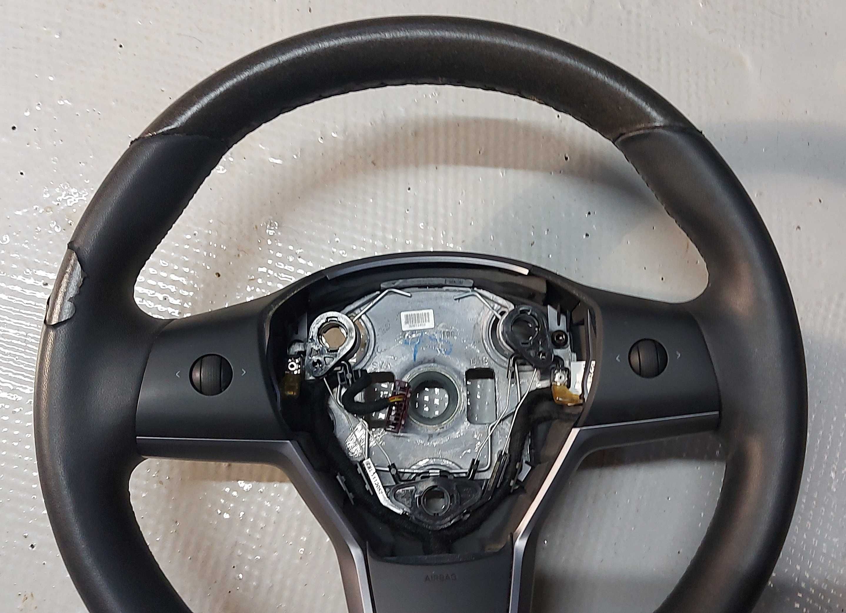 Продавам оборудван Волан - Кормило за Tesla Model 3