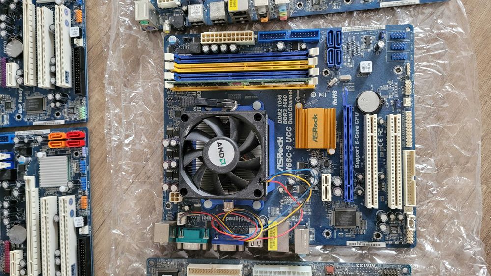 Kituri PC Core 2 Quad si Athlon 64 X2