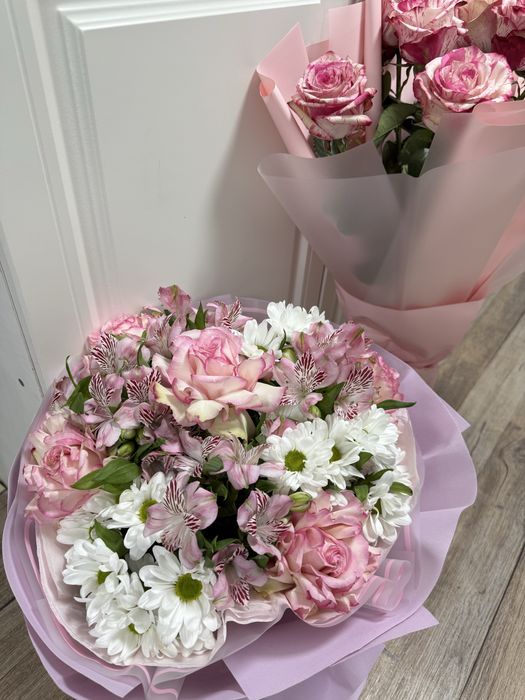 Букеты цветов свежие!