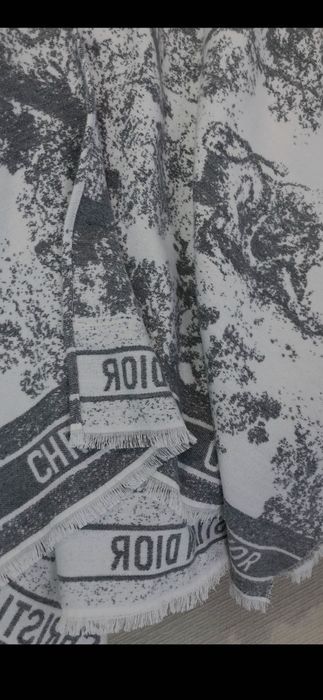 Poncho Christian Dior, model 2026-iarnă