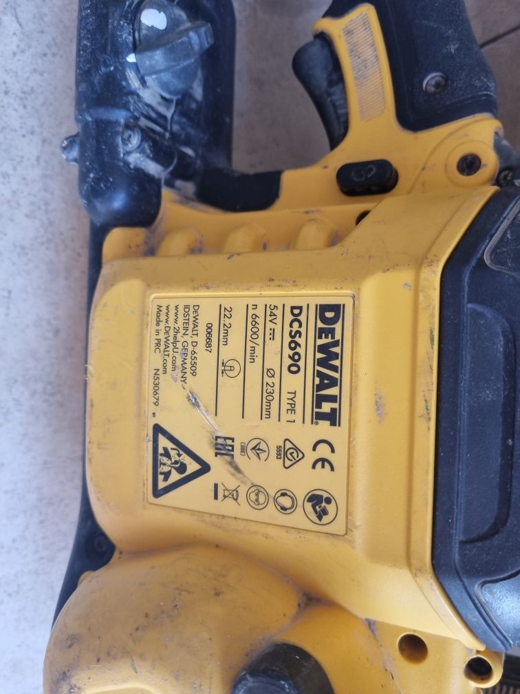 Фугорез Dewalt DCS690