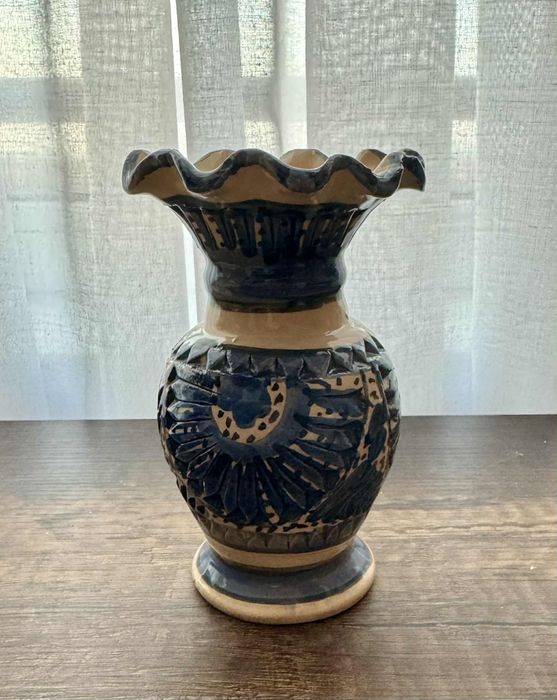 Керамична ваза, ръчно нарисувана