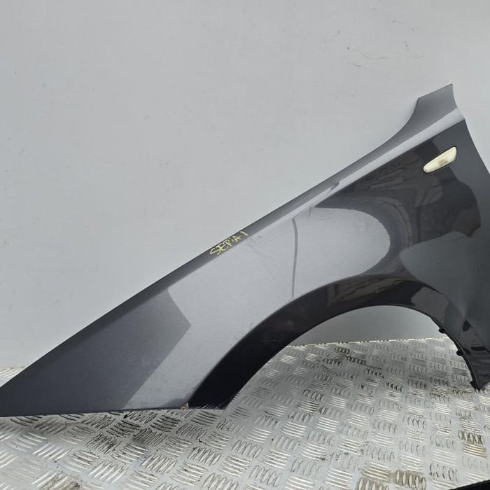 Aripa fata stanga BMW Seria 1 E81, E87