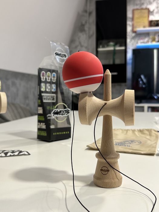 Vând Kendama Sweets Tracker Red – Broken Shape, Antiskid (nu krom,usa)