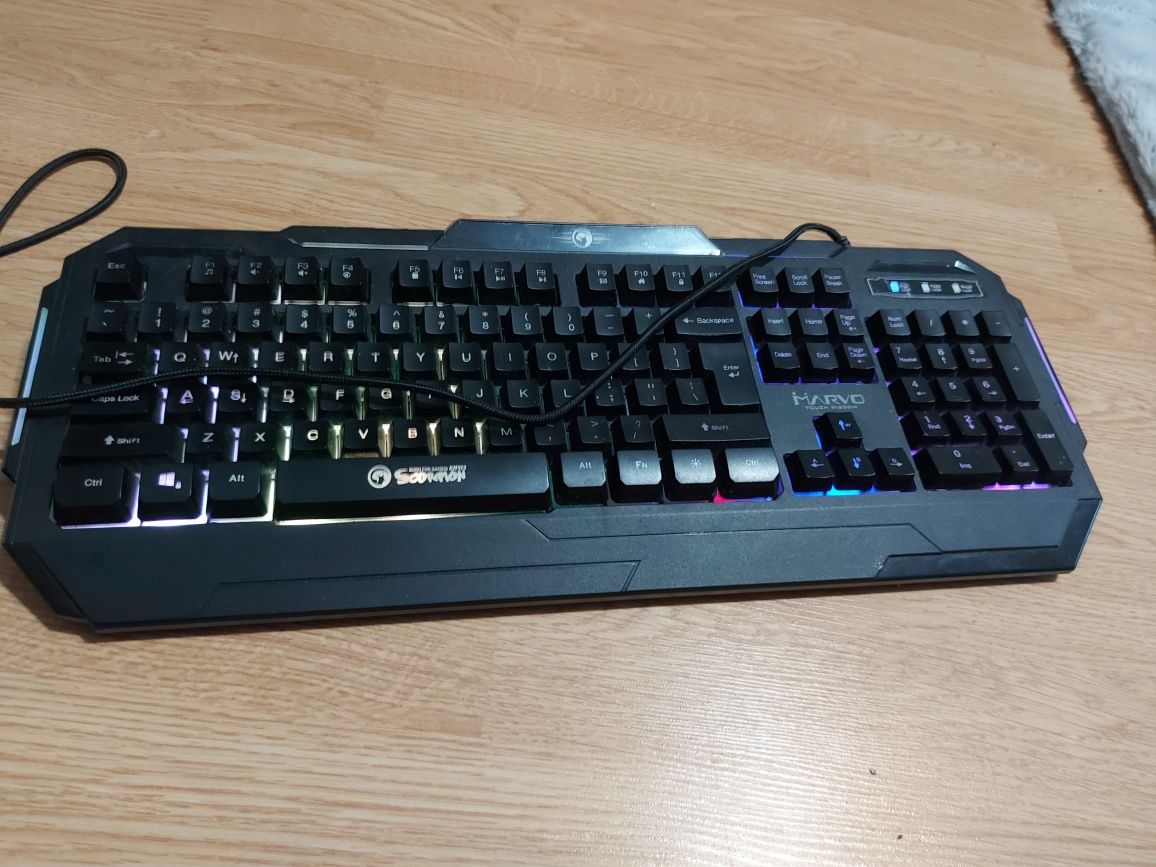 Tastatura gaming cu fir